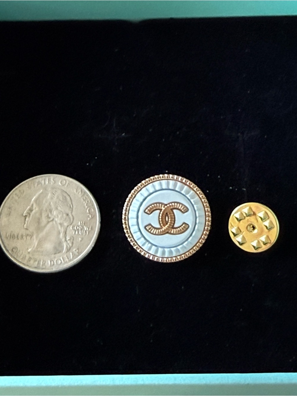 ChaneI Gold and White Logo Round Brooch/Pin - Picture 5 of 7